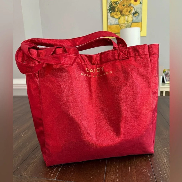 Marc Jacobs Handbags - Daisy Marc Jacobs parfum bag